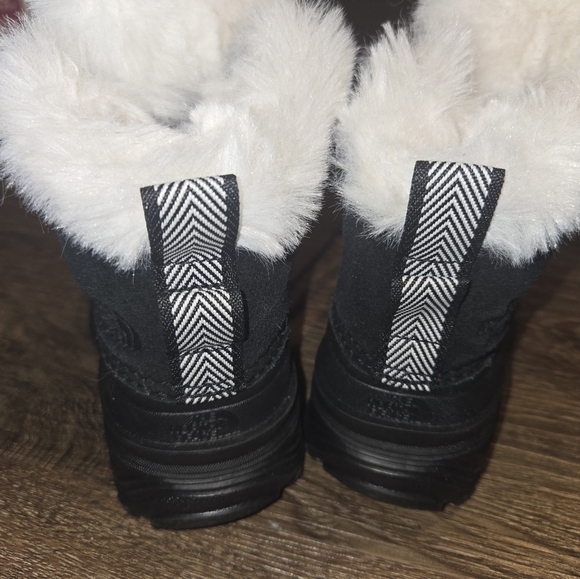 Kids NorthFace Waterproof Boots - Picture 3 of 4